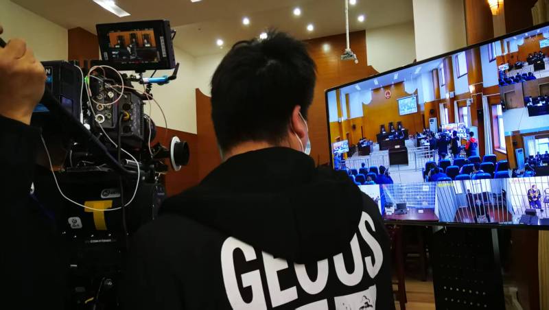 AI生成VS人工创意——福清市广告片拍摄公司的技术浪漫主义实践